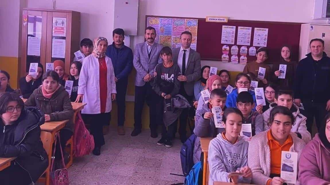 ''Hayalimdeki Meslek'' projesi kapsamında okulumuz öğrencileri Şirinköy Şehit Mevlüt Göl Ortaokulu öğrencilerine bölümlerini tanıtarak bilgi sahibi olmalarını sağladılar.
